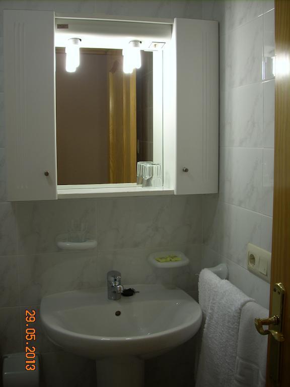 סגוביה Hostal Vadama מראה חיצוני תמונה